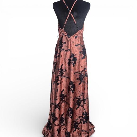 Lulus Size M Floral Brocade Halter Maxi Dress Rose Gold Black VNeck Evening Gown - Picture 6 of 10
